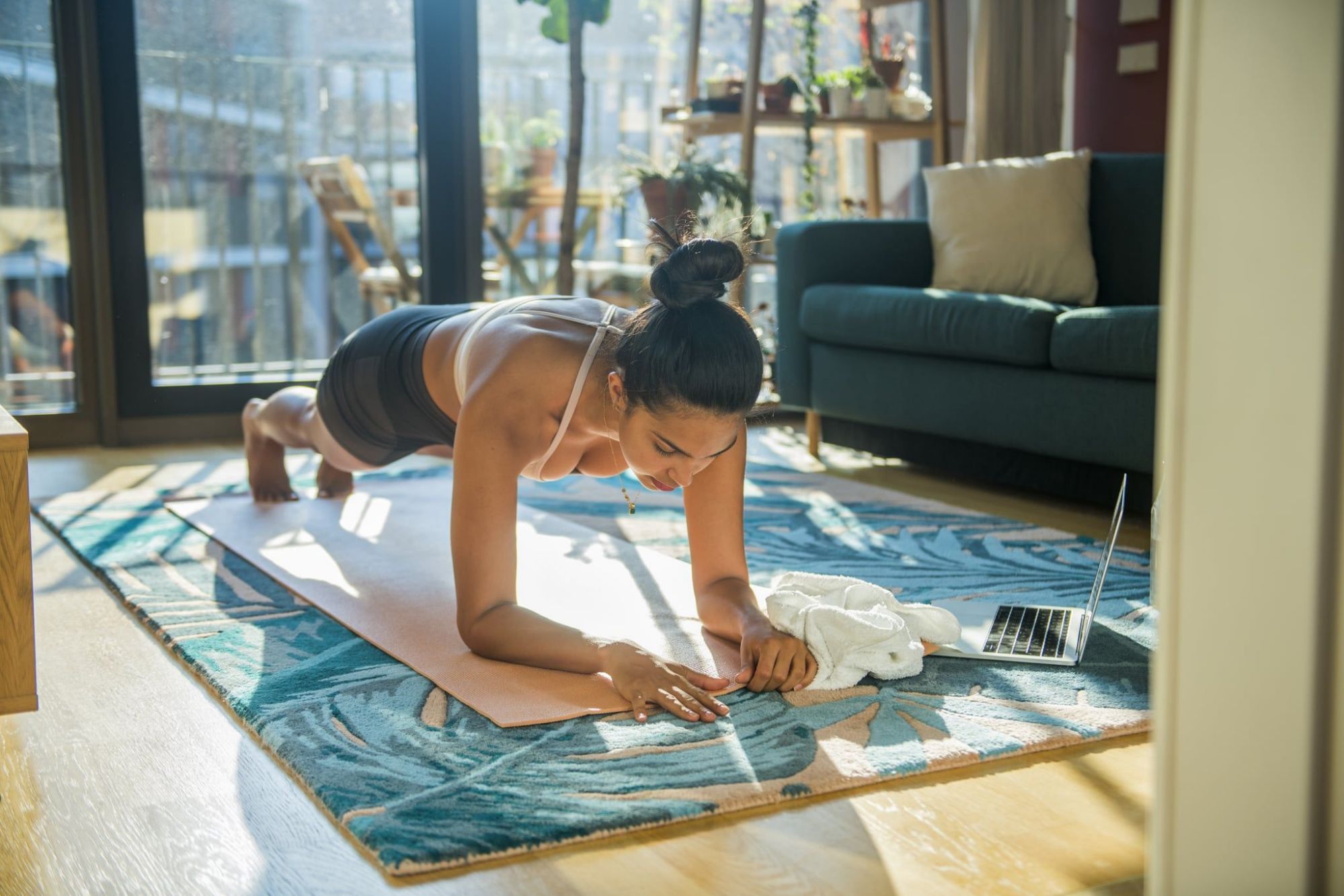If You Want a Stronger Core, Don’t Skip This Important Step While Holding a Plank